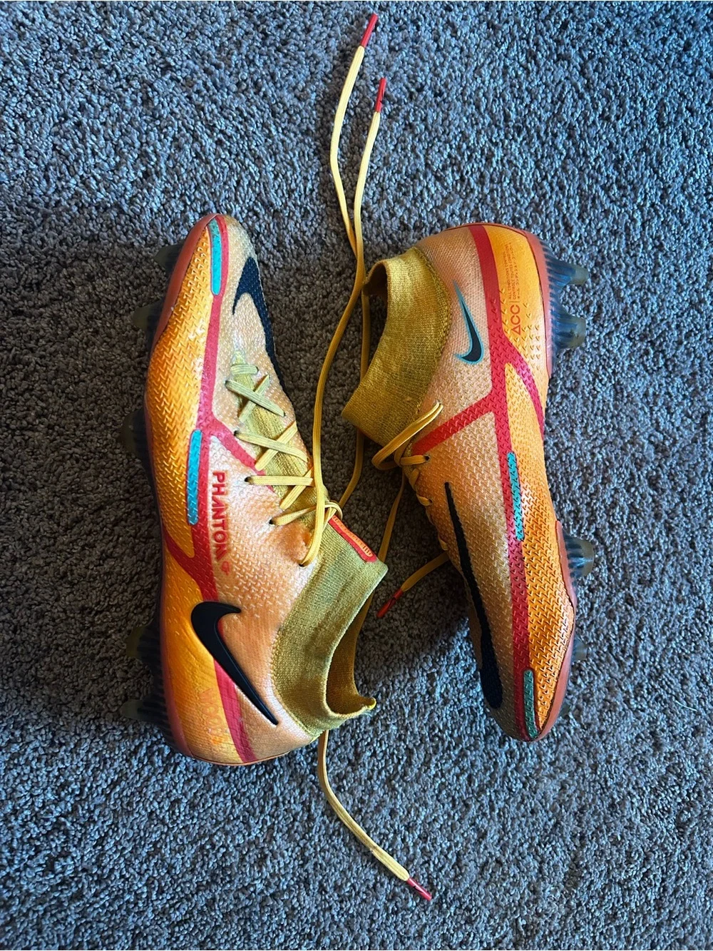 Nike Phantom Soccer Cleats